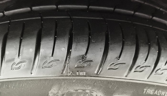 2025 KIA SYROS  HTX 1.0 Turbo 6MT, Petrol, Manual, 8,660 km, Right Rear Tyre Tread