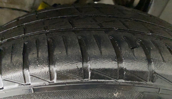 2020 Hyundai AURA S 1.2 CNG, CNG, Manual, 66,908 km, Left Rear Tyre Tread