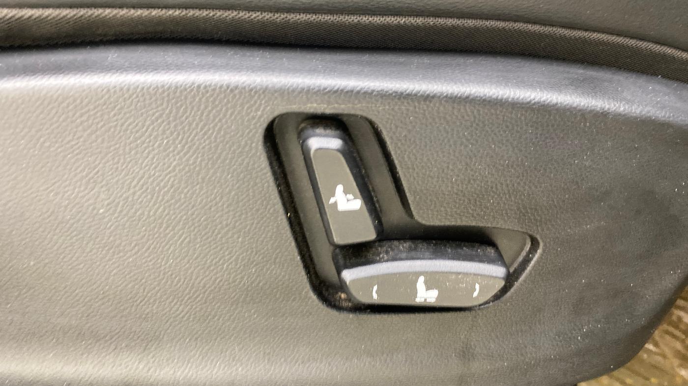 2019 MG HECTOR SHARP 2.0 DIESEL, Diesel, Manual, 1,47,672 km, Driver Side Adjustment Panel