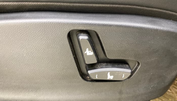 2019 MG HECTOR SHARP 2.0 DIESEL, Diesel, Manual, 1,47,672 km, Driver Side Adjustment Panel