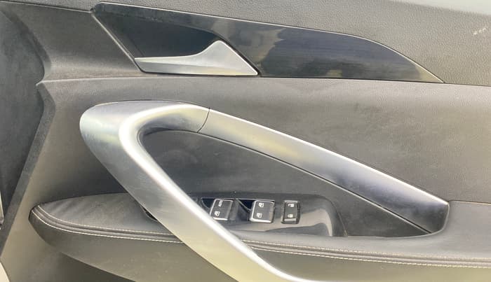 2019 MG HECTOR SHARP 2.0 DIESEL, Diesel, Manual, 1,47,672 km, Driver Side Door Panels Control