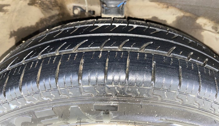 2013 Maruti Wagon R 1.0 LXI CNG, CNG, Manual, 44,768 km, Right Front Tyre Tread