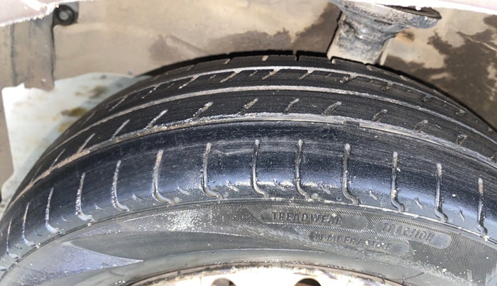 2013 Maruti Wagon R 1.0 LXI CNG, CNG, Manual, 44,768 km, Left Front Tyre Tread