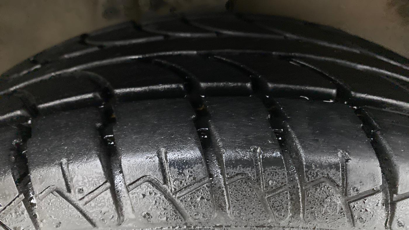 2010 Maruti Zen Estilo VXI, Petrol, Manual, 25,249 km, Right Front Tyre Tread