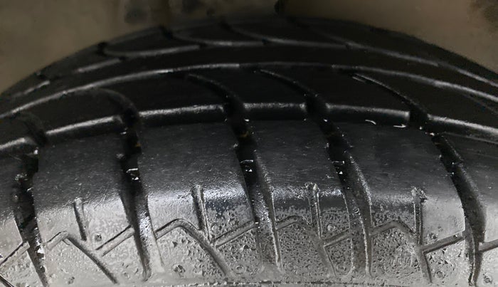2010 Maruti Zen Estilo VXI, Petrol, Manual, 25,249 km, Right Front Tyre Tread