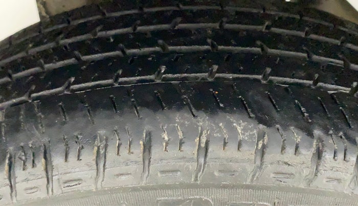 2015 Maruti Alto K10 LXI CNG, CNG, Manual, 38,241 km, Right Rear Tyre Tread