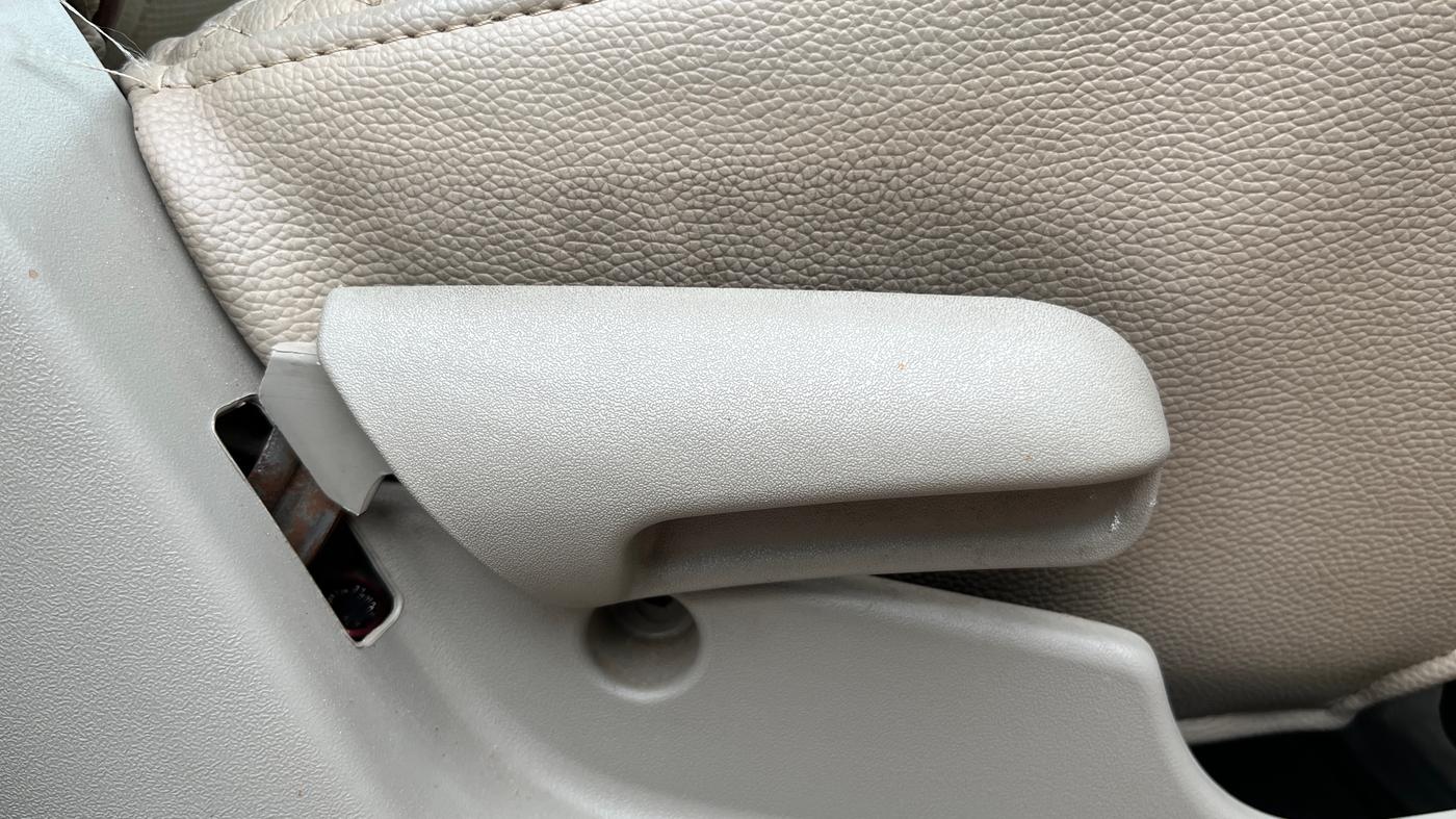 2017 Maruti Celerio VXI (O), Petrol, Manual, 26,887 km, Driver Side Adjustment Panel