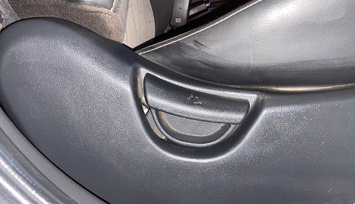 2016 Hyundai Grand i10 SPORTZ 1.2 KAPPA VTVT, CNG, Manual, 62,585 km, Driver Side Adjustment Panel