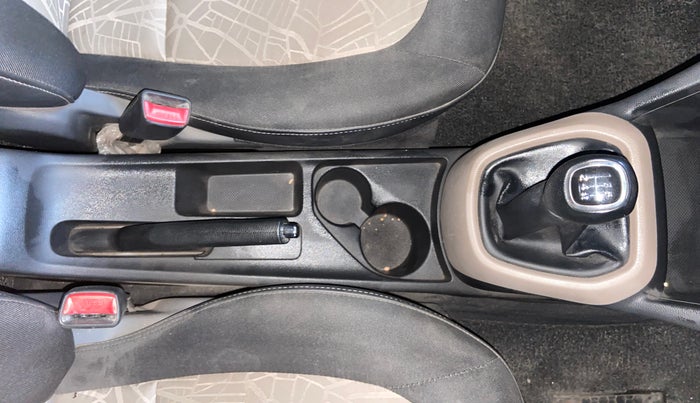 2016 Hyundai Grand i10 SPORTZ 1.2 KAPPA VTVT, CNG, Manual, 62,585 km, Gear Lever