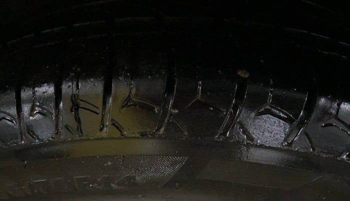 2016 Hyundai Grand i10 SPORTZ 1.2 KAPPA VTVT, CNG, Manual, 62,585 km, Right Rear Tyre Tread