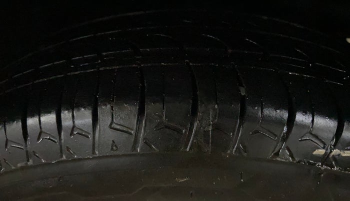 2016 Hyundai Grand i10 SPORTZ 1.2 KAPPA VTVT, CNG, Manual, 62,585 km, Left Rear Tyre Tread