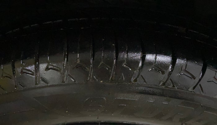 2016 Hyundai Grand i10 SPORTZ 1.2 KAPPA VTVT, CNG, Manual, 62,585 km, Right Front Tyre Tread