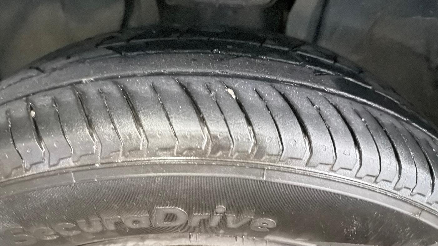 2021 Nissan MAGNITE XL, Petrol, Manual, 97,960 km, Left Front Tyre Tread
