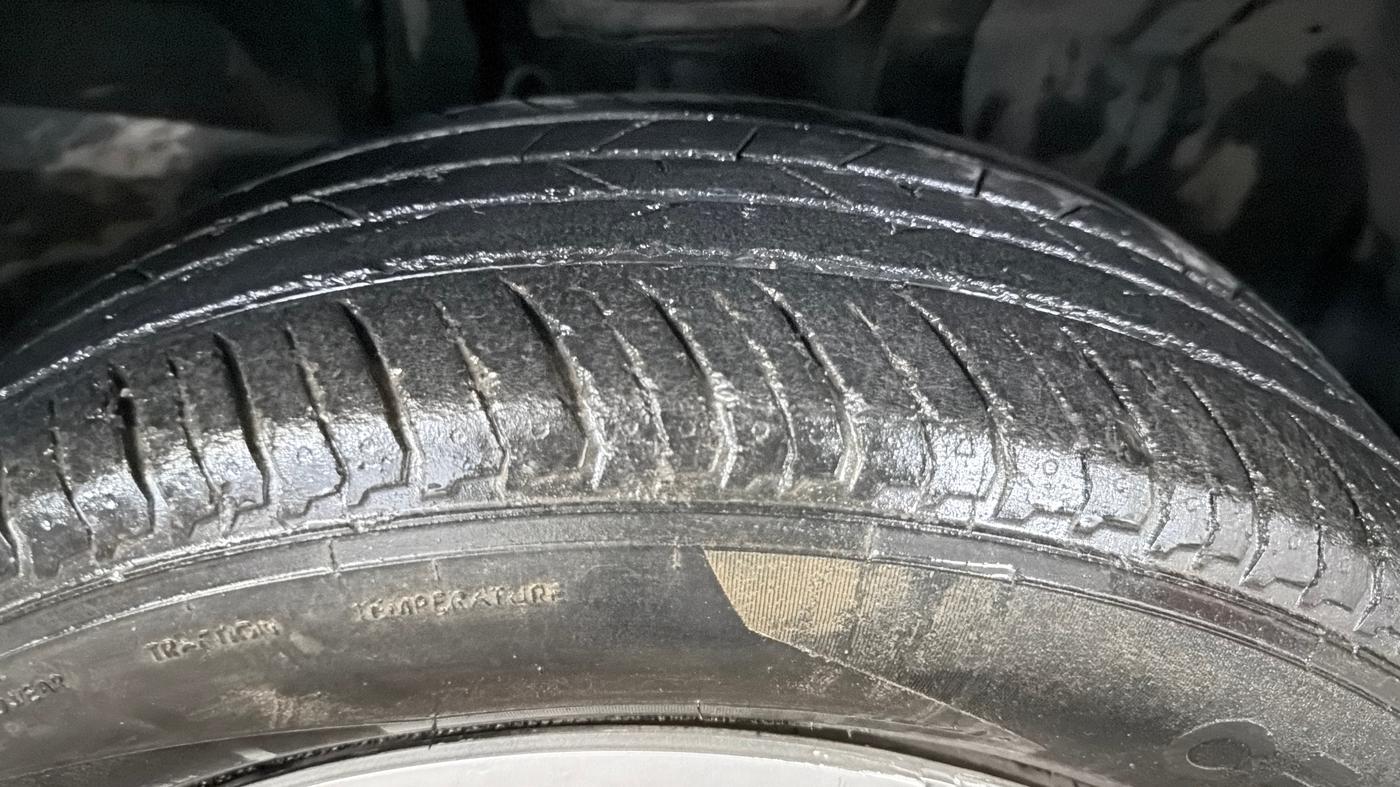 2021 Nissan MAGNITE XL, Petrol, Manual, 97,960 km, Right Front Tyre Tread