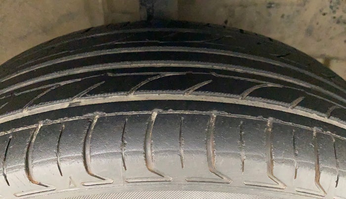 2012 Toyota Etios GD, Diesel, Manual, 79,182 km, Right Front Tyre Tread