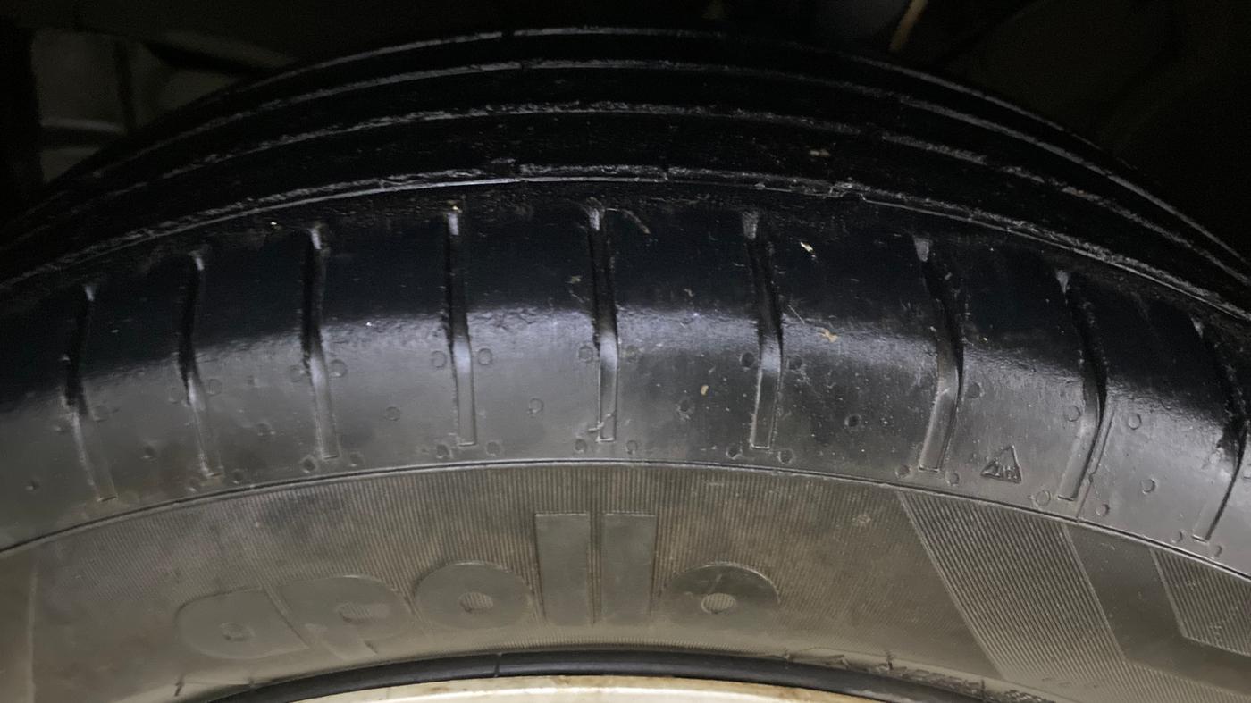 2023 Toyota Glanza S, Petrol, Manual, 32,800 km, Left Front Tyre Tread