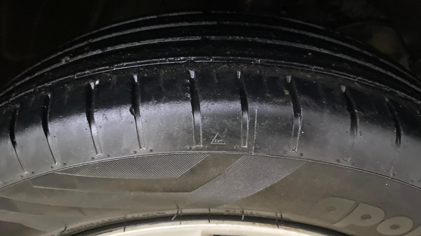 2023 Toyota Glanza S, Petrol, Manual, 32,800 km, Right Front Tyre Tread