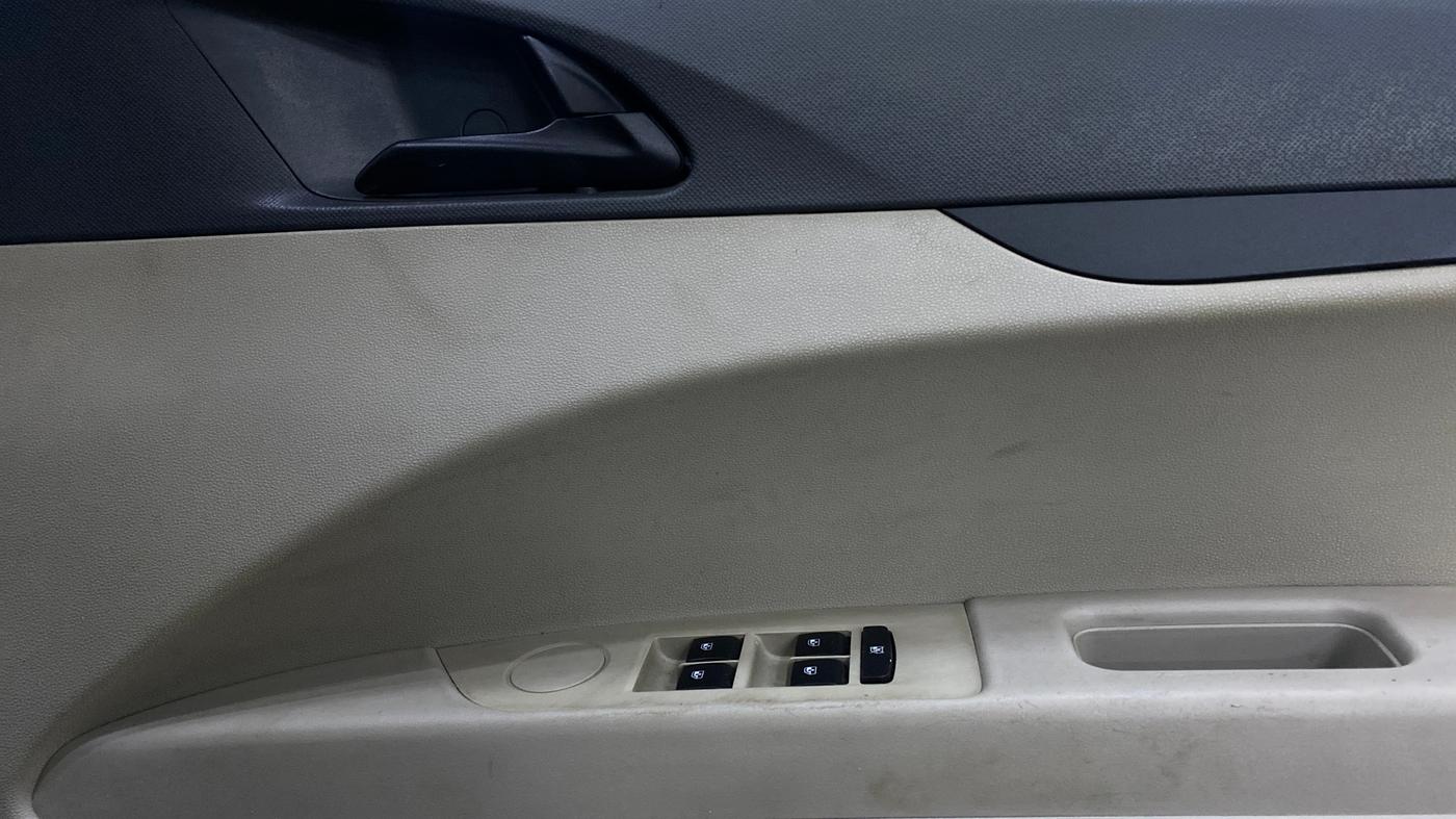 2021 Mahindra MARAZZO M4+ 7 STR, Diesel, Manual, 40,032 km, Driver Side Door Panels Control