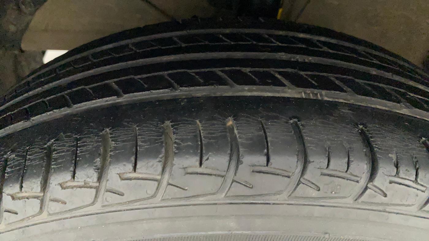 2016 Maruti Baleno DELTA PETROL 1.2, Petrol, Manual, 91,423 km, Left Front Tyre Tread