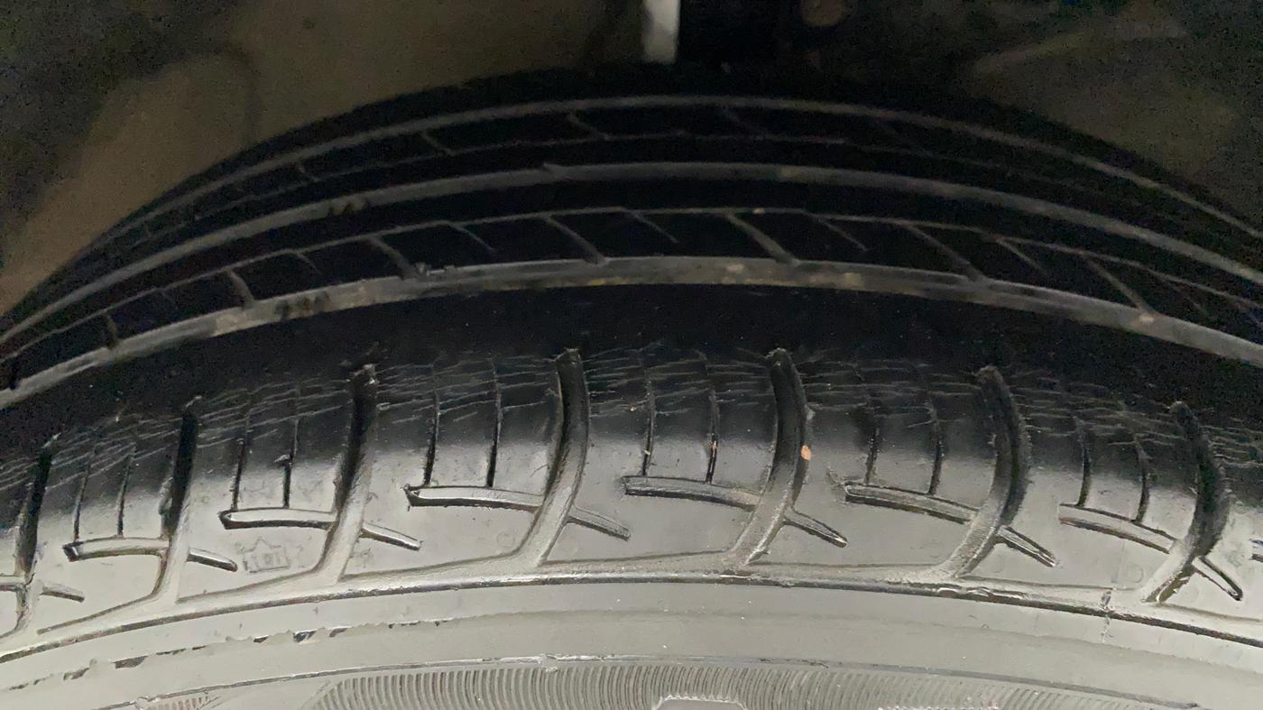 2016 Maruti Baleno DELTA PETROL 1.2, Petrol, Manual, 91,423 km, Right Front Tyre Tread