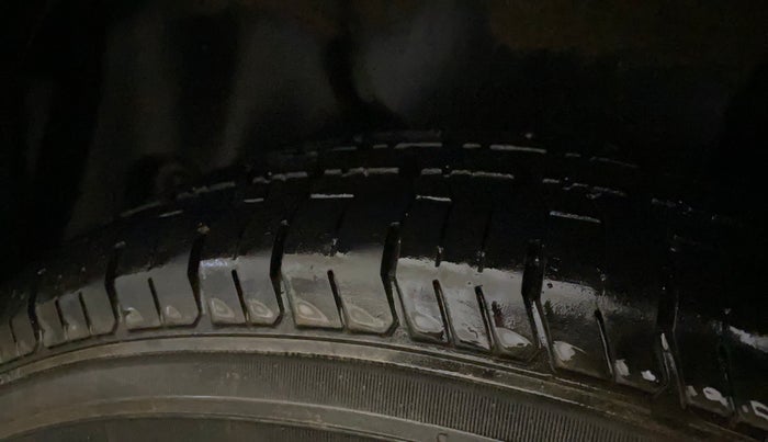 2015 Maruti Swift Dzire VXI, Petrol, Manual, 54,209 km, Left Rear Tyre Tread