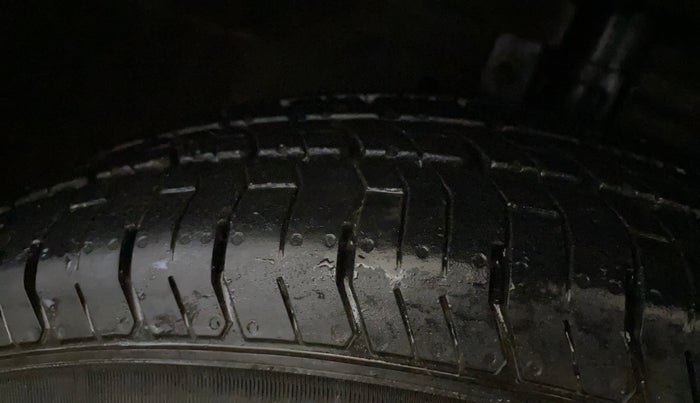 2015 Maruti Swift Dzire VXI, Petrol, Manual, 54,209 km, Right Front Tyre Tread