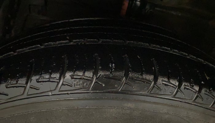 2018 Maruti Ciaz DELTA 1.4 MT PETROL, Petrol, Manual, 63,237 km, Left Front Tyre Tread