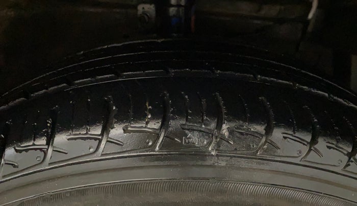 2018 Maruti Ciaz DELTA 1.4 MT PETROL, Petrol, Manual, 63,237 km, Right Front Tyre Tread