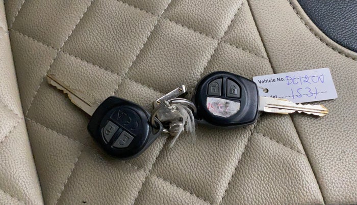 2018 Maruti Ciaz DELTA 1.4 MT PETROL, Petrol, Manual, 63,237 km, Key Close Up
