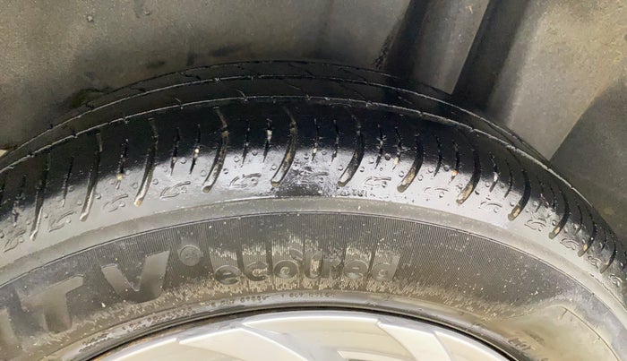 2016 Maruti Ciaz VDI+ SHVS, Diesel, Manual, 92,732 km, Left Rear Tyre Tread
