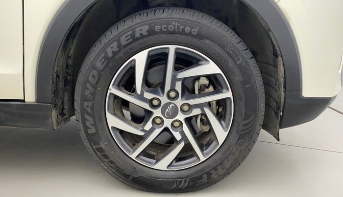 2022 Mahindra XUV300 W8 (O) 1.5 DIESEL, Diesel, Manual, 14,565 km, Right Front Wheel