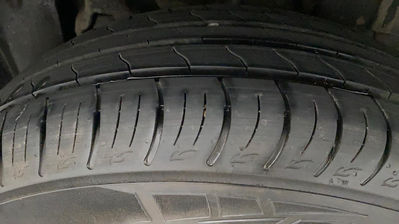 2022 Mahindra XUV300 W8 (O) 1.5 DIESEL, Diesel, Manual, 14,565 km, Left Rear Tyre Tread