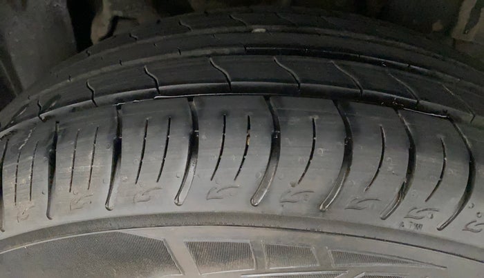 2022 Mahindra XUV300 W8 (O) 1.5 DIESEL, Diesel, Manual, 14,565 km, Left Rear Tyre Tread