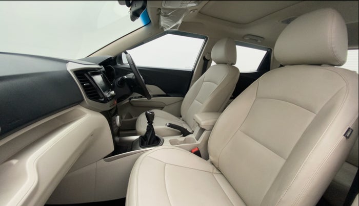 2022 Mahindra XUV300 W8 (O) 1.5 DIESEL, Diesel, Manual, 14,565 km, Right Side Front Door Cabin