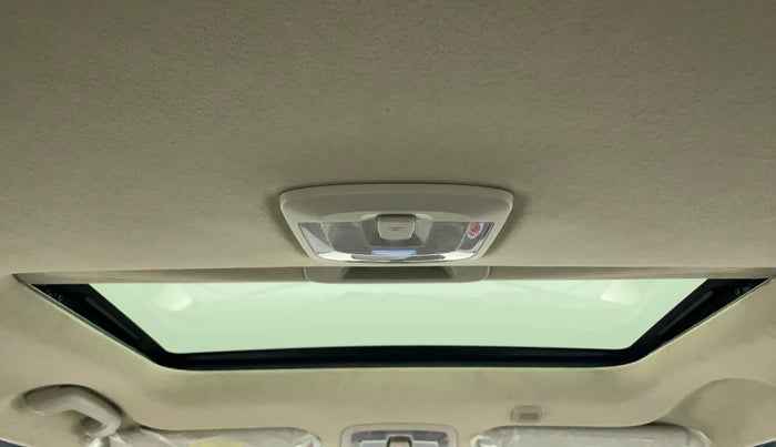 2022 Mahindra XUV300 W8 (O) 1.5 DIESEL, Diesel, Manual, 14,565 km, Moonroof/ Sunroof