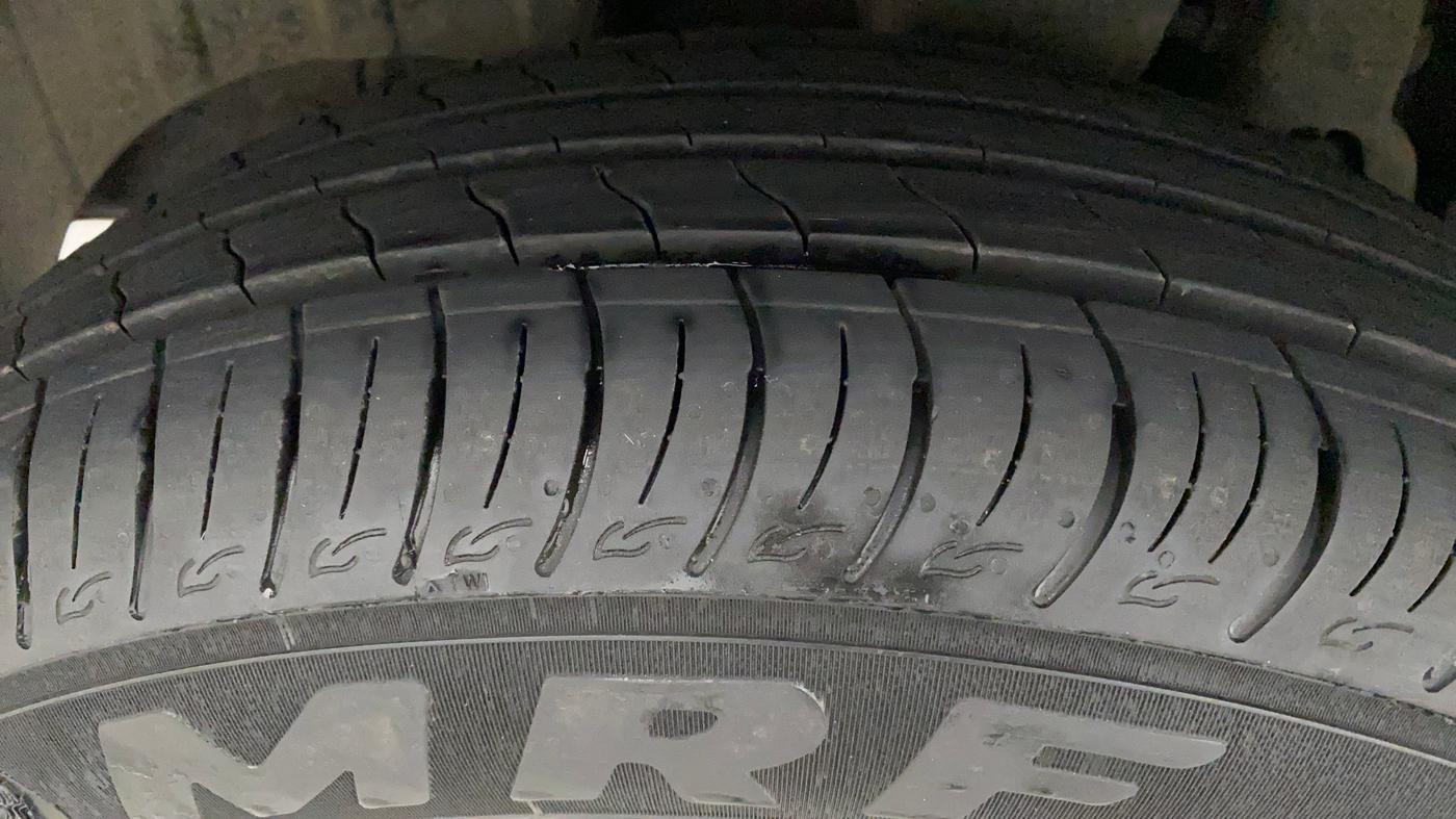 2022 Mahindra XUV300 W8 (O) 1.5 DIESEL, Diesel, Manual, 14,565 km, Right Rear Tyre Tread