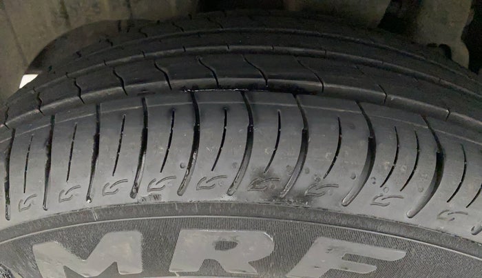 2022 Mahindra XUV300 W8 (O) 1.5 DIESEL, Diesel, Manual, 14,565 km, Right Rear Tyre Tread