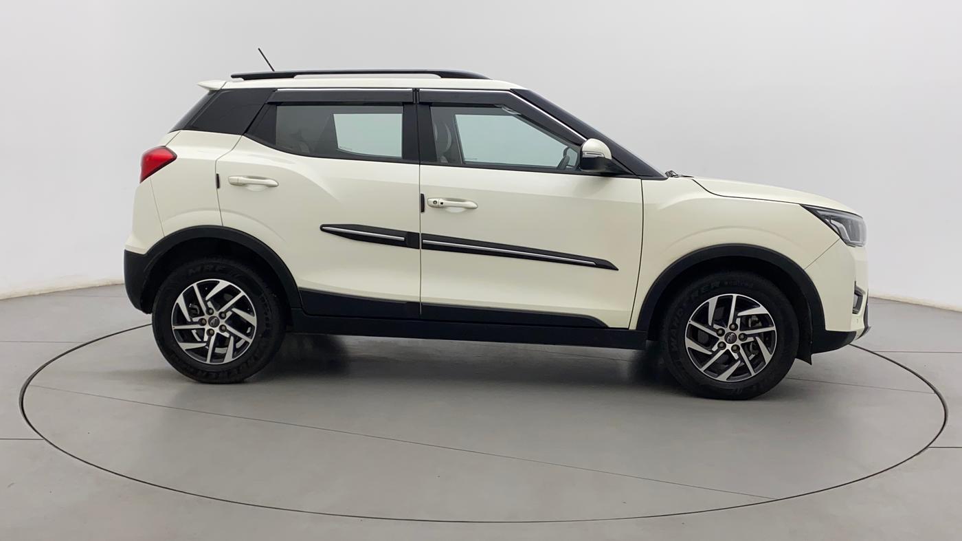 2022 Mahindra XUV300 W8 (O) 1.5 DIESEL, Diesel, Manual, 14,565 km, Right Side View