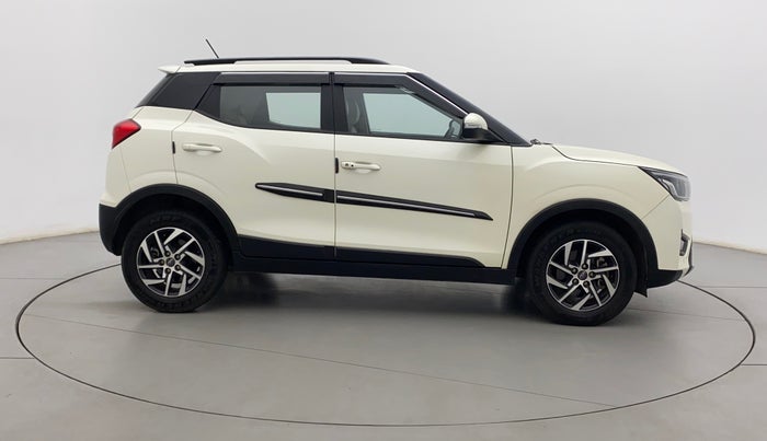 2022 Mahindra XUV300 W8 (O) 1.5 DIESEL, Diesel, Manual, 14,565 km, Right Side View