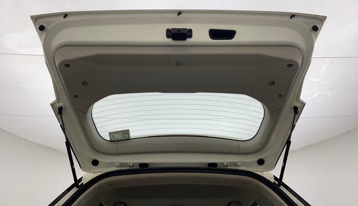 2022 Mahindra XUV300 W8 (O) 1.5 DIESEL, Diesel, Manual, 14,565 km, Boot Door Open