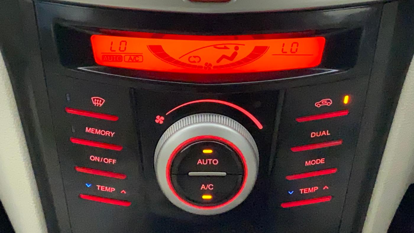 2022 Mahindra XUV300 W8 (O) 1.5 DIESEL, Diesel, Manual, 14,565 km, Automatic Climate Control