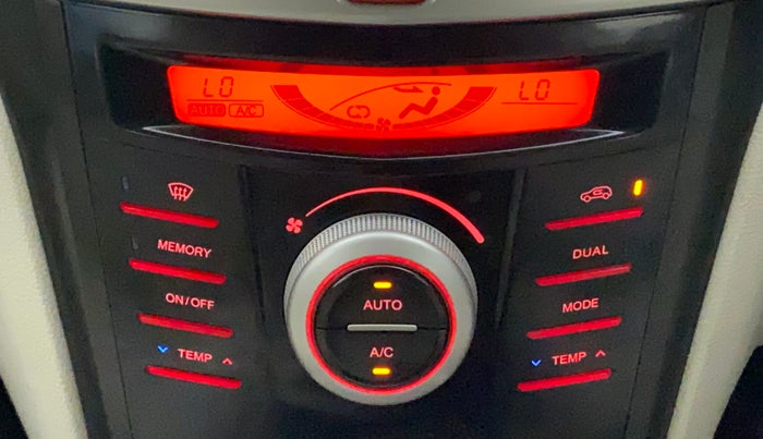 2022 Mahindra XUV300 W8 (O) 1.5 DIESEL, Diesel, Manual, 14,565 km, Automatic Climate Control