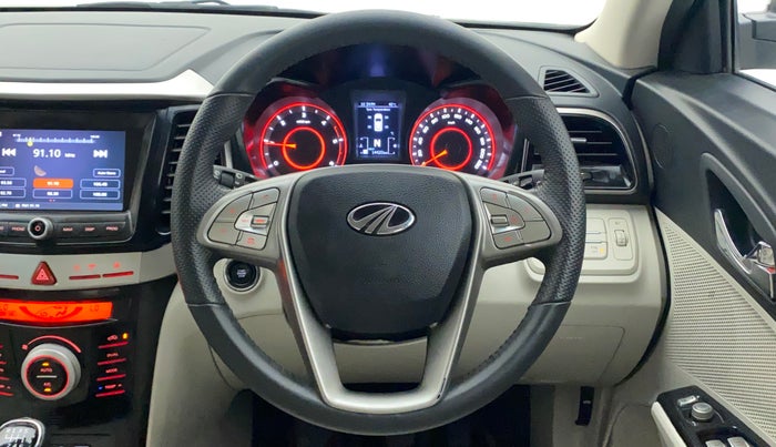 2022 Mahindra XUV300 W8 (O) 1.5 DIESEL, Diesel, Manual, 14,565 km, Steering Wheel Close Up