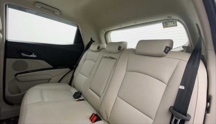2022 Mahindra XUV300 W8 (O) 1.5 DIESEL, Diesel, Manual, 14,565 km, Right Side Rear Door Cabin