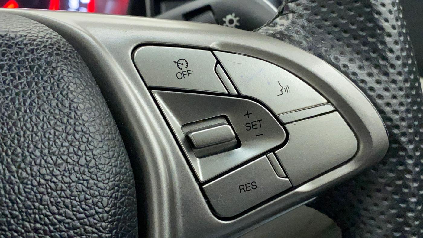 2022 Mahindra XUV300 W8 (O) 1.5 DIESEL, Diesel, Manual, 14,565 km, Adaptive Cruise Control