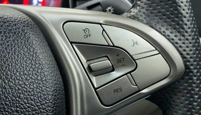 2022 Mahindra XUV300 W8 (O) 1.5 DIESEL, Diesel, Manual, 14,565 km, Adaptive Cruise Control