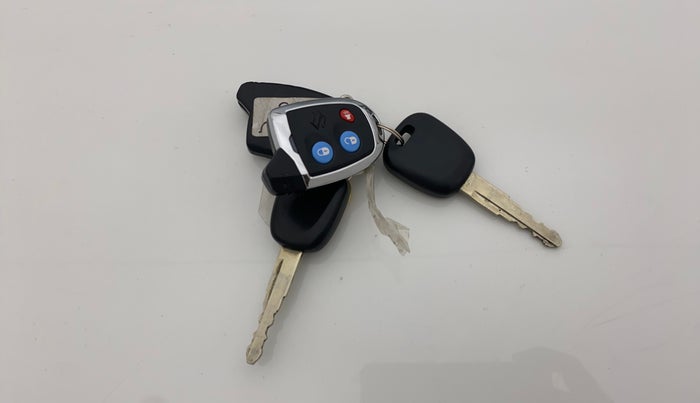 2019 Maruti New Wagon-R LXI CNG 1.0, CNG, Manual, 70,598 km, Key Close Up