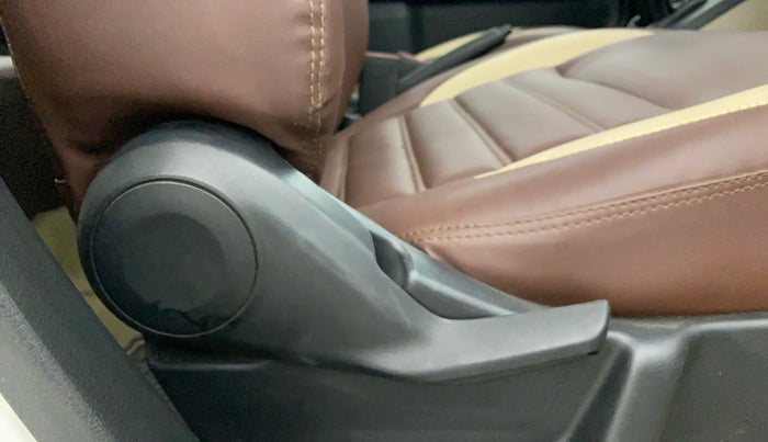 2019 Maruti New Wagon-R LXI CNG 1.0, CNG, Manual, 70,598 km, Driver Side Adjustment Panel