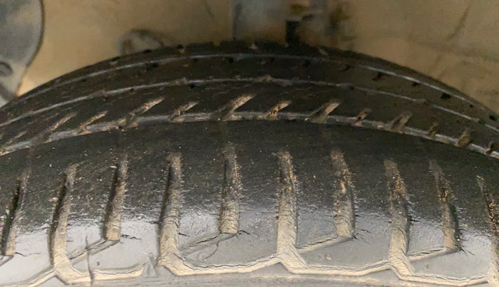 2017 Hyundai Grand i10 ASTA 1.2 KAPPA VTVT, Petrol, Manual, 71,667 km, Left Front Tyre Tread