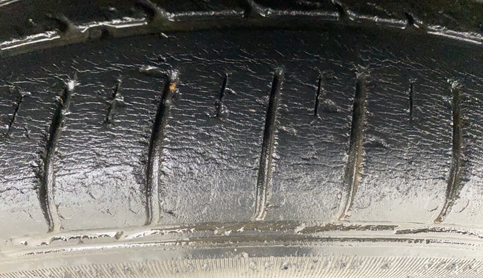 2019 Maruti Ciaz ALPHA  AT 1.5 SHVS PETROL, Petrol, Automatic, 26,650 km, Right Front Tyre Tread